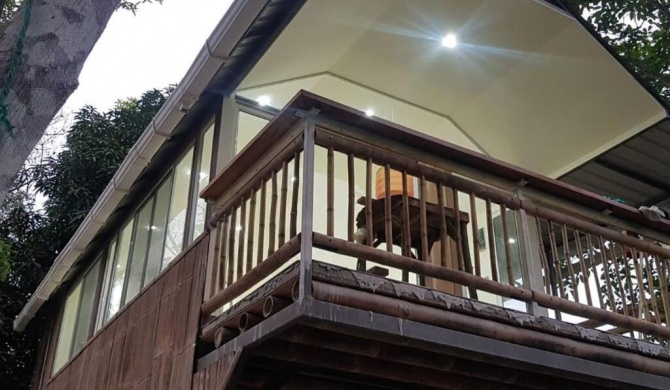 montañita-ecuador smart cabin, tree house internet free
