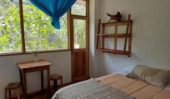 Backpackers-balcones-river-lodge